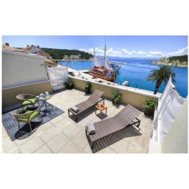 Pet Friendly Apartment In Makarska With Lake View
