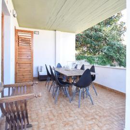 3 Bedroom Cozy Home In Lavinio, hotel di Casale Vignarola