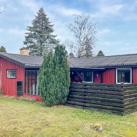 4 Bedroom Lovely Home In Væggerløse โรงแรมในMarielyst