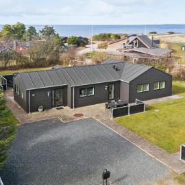 Gorgeous Home In Tarm With Sauna, hotel u gradu Tarm