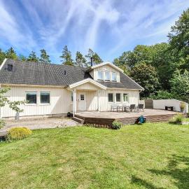 Beautiful Home In Holum With Wifi, hotel in Mandal