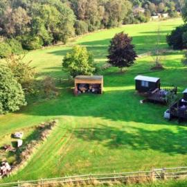 Finest Retreats- Shepherds Hut at Hilltop Farm, hotel in Romsey