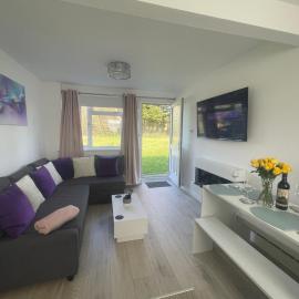 LOOK NO FURTHER Sandown 2 bedroom gorgeous newly renovated contemporary chalet at Sandown Bay Holiday Centre