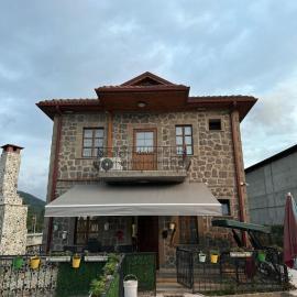 Bahçeli Taş Villa