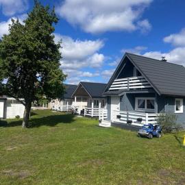 Chatki przy Marinie, hotel in Wapnica