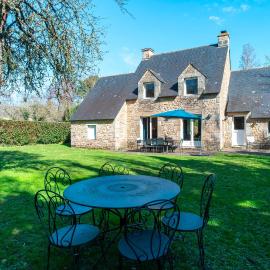 Kerlavarec - Belle maison avec grand jardin, hotel u gradu Locmariaquer