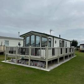 'THE HUT' 4 berth Caravan with cot bed