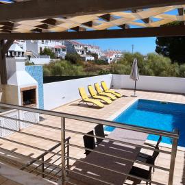 Moradia Fantástica com Piscina a 5 min da Praia, hotel in Monte Gordo