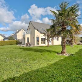 Beautiful Home In Courtils With Wifi