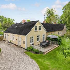 4 Bedroom Cozy Home In Kolind, hotel a Kolind