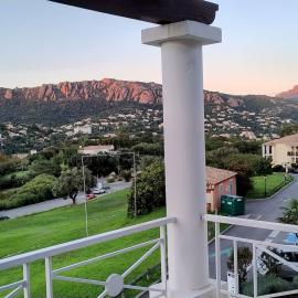 Heart of Holiday Village, near beach, WIFI, Parking, linen & clea ning included