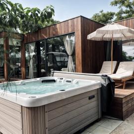 Luxury Seaside Villa Privlaka with Jacuzzi and sauna - 10 Gardens - Beach & Relax Croatia, hotel a Privlaka (Brevilacqua)