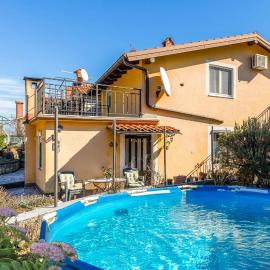 Nice Apartment In Opric With Wifi