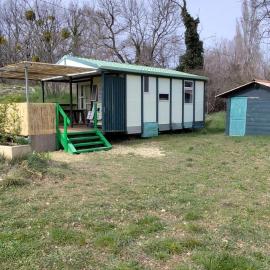 Chalets dans le Luberon, Hotel in Viens