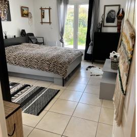 Belle suite dans villa de plein pied, hotel in Gaillac