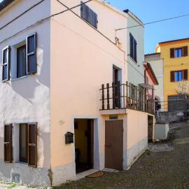 2 Bedroom Lovely Home In Frontale, hotell i Frontale