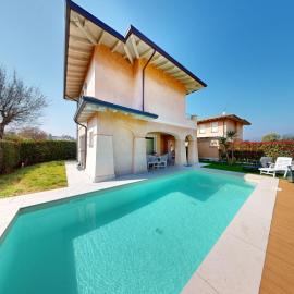 Villa Dolcevita piscina privata by Bookinggardalake
