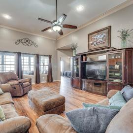 Relax Fireside: Branson West Gem w/ Hot Tub Access, viešbutis mieste Branson Vestas