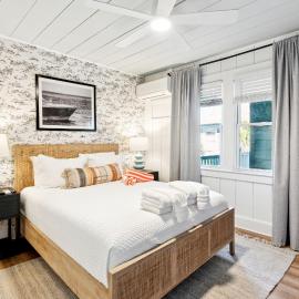 Folliday Inn - The Overnighter - Room 25, hotel in Folly Beach