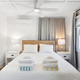 Folliday Inn - The Streamliner - Room 31