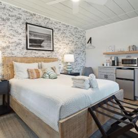 Folliday Inn - The Triple - Room 24, hotel em Folly Beach
