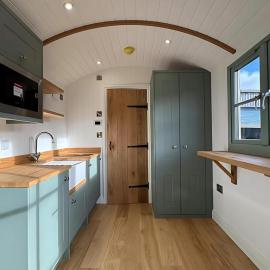 Luxury Shepherds Hut near Glamorgan Coast, hotel in Cowbridge