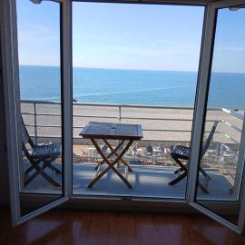 Face à la mer by Corinne, hotel in Mers-les-Bains