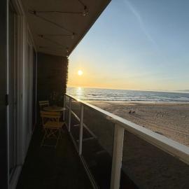 Oceanfront 2 BR w Pool & Parking 234