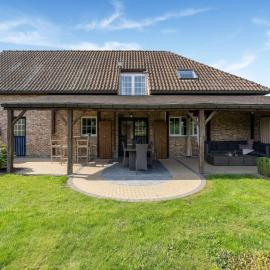 Luxury Retreat with furry friends, hotel di Alken