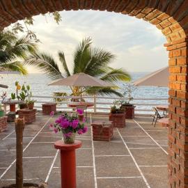 Traditional Sierra Leon Oceanfront Rooms - Adults Only, khách sạn ở Puerto Vallarta