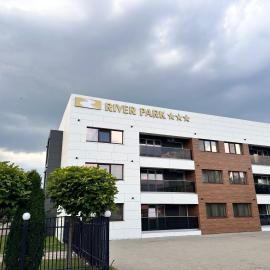 River Park Hotel, hotel i Drăgăşani