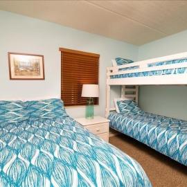 Mystic Sands I Steps to Beach I Free activities condo