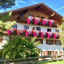 Landhaus Poppler mit Aufzug: Hopferau şehrinde bir otel