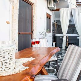 Cleopatra deluxe with jacuzzi apart in Kamilari with panoramic view, hotel a Kamilari
