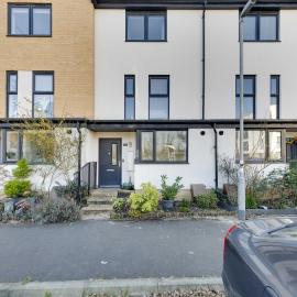 Entire 4 Bedroom Property In Reading、レディングのホテル