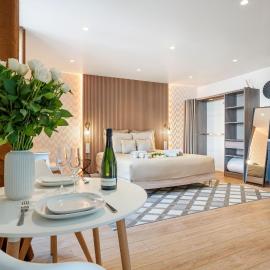 Elegant Jacuzzi Loft in Central Massena