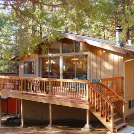 10B Arrow Lodge, hotel in North Wawona