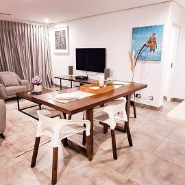 Beaufort Luxury Hideout, FREE Breakfast, FREE Swimming pool & Gym, Restaurant, 10 mins from Airport, 24-7 Security Guards, Backup Power, Close to Tourist Attractions, City View
