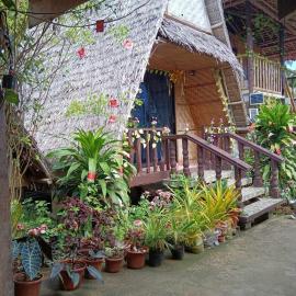 Daisy Food House and Inn, hotel a Maria