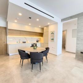 Malberry Park 204 - Modern 2bedroom Apt with Shared Heated Pool, Sauna, Gym, Jacuzzi
