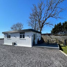 Seiriol, Modern Lodge with Games Room Access, hotel en Menai Bridge