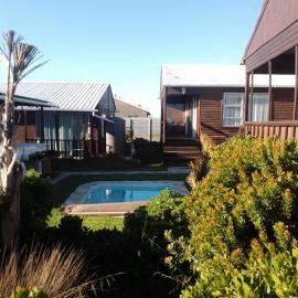 CoCo de Mer Self Catering Log 1, hotel in Lambertʼs Bay