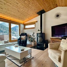 Apartment Blick Schloss Tarasp - Arventraum mit Gartenspa, hotell sihtkohas Scuol