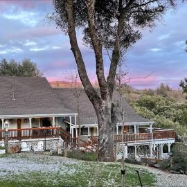 Sierra Mountain Lodge - Vacation Rentals - Yosemite, מלון באהוואני