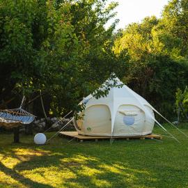 Vrelo Glamping, hotel a Mandići