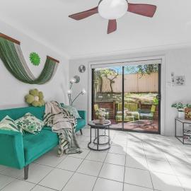 Sunny and Vibrant Home, готель у місті Блектаун