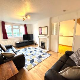 IcandoWorld Reading House, Hotel in Earley