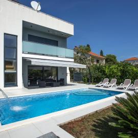 Villa Tesa 2, hotel in Okrug Donji