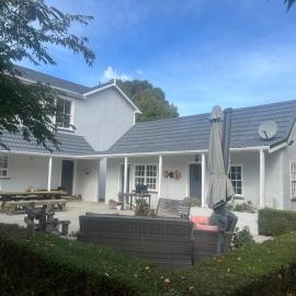 Newfields Country Retreat, готель у місті Sefton