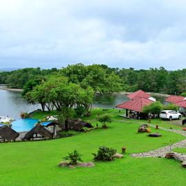 Porta Verde Resort Cavinti Laguna with Lake View, hotel din Cavinti